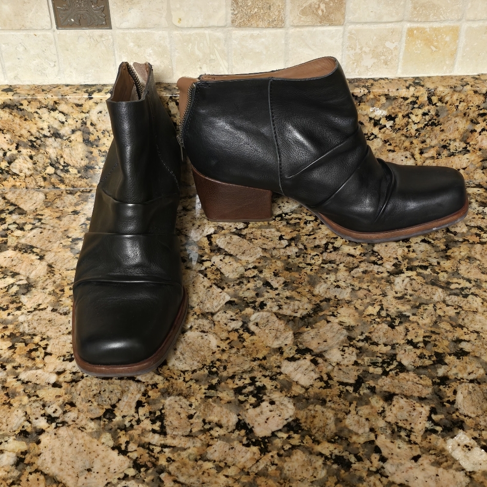 KORK EASE Womens 'Kissel' 235764 Black Leather Sz 7 M Ankle Boots